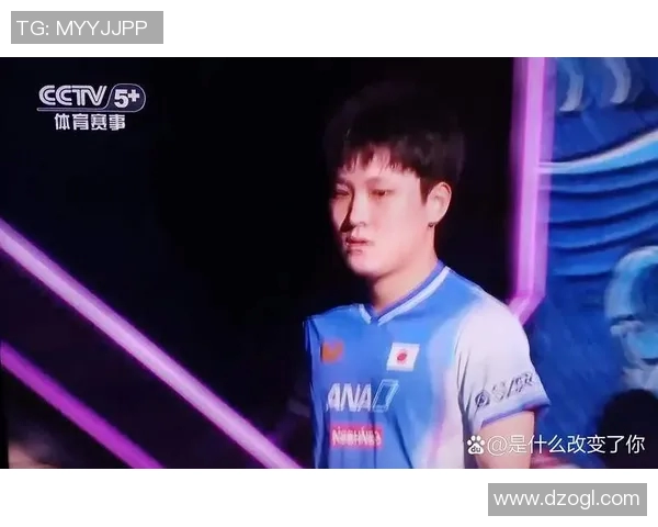 向鹏在WTT多哈赛中迎战张本智和展现乒乓球新风采