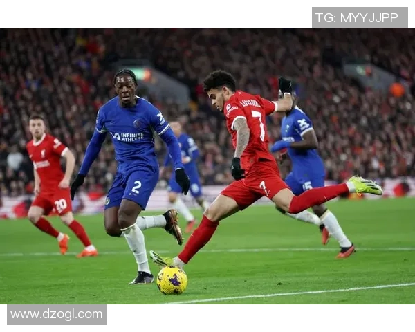 利物浦主场大胜南安普顿，继续领跑英超积分榜，展现冠军风采